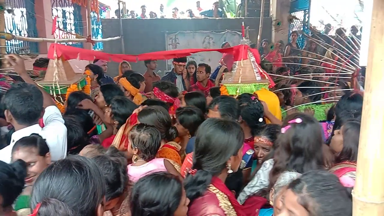 Devotees offered water to Lord Shiva with 54 feet of Kanwar in Sahibganj