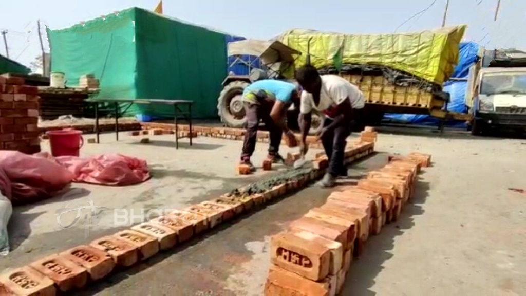 farmers are making permanent houses on sonipat Singhu border