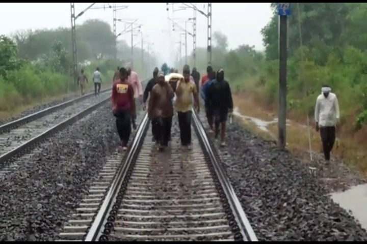 Family reached Funeral during heavy rains