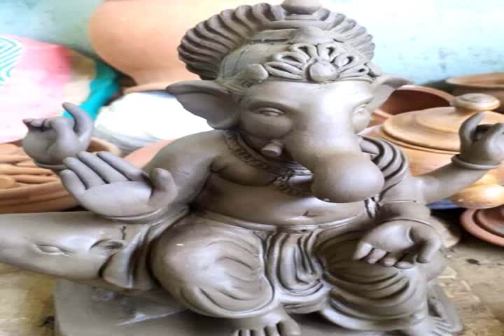 Ganesh idol is being made