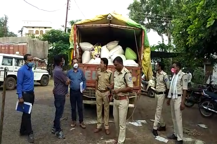 Vehicle seized while transporting rice illegally