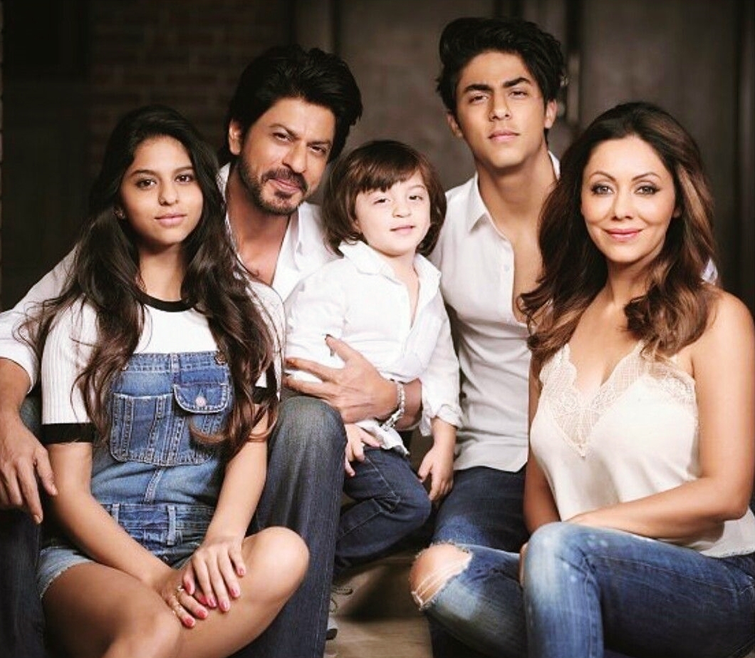 shahrukh khan son aryan khan, shahrukh khan son aryan khan released from jail, shahrukh khan son aryan khan to be released from jail news, Drugs case, ಶಾರುಖ್‌ ಪುತ್ರ ಆರ್ಯನ್‌ ಖಾನ್‌, ಶಾರುಖ್‌ ಪುತ್ರ ಆರ್ಯನ್‌ ಖಾನ್‌ ಜೈಲಿನಿಂದ ಬಿಡುಗಡೆ, ಶಾರುಖ್‌ ಪುತ್ರ ಆರ್ಯನ್‌ ಖಾನ್‌  ಜೈಲಿನಿಂದ ಬಿಡುಗಡೆ ಸುದ್ದಿ, ಡ್ರಗ್ಸ್​ ಪ್ರಕರಣ,