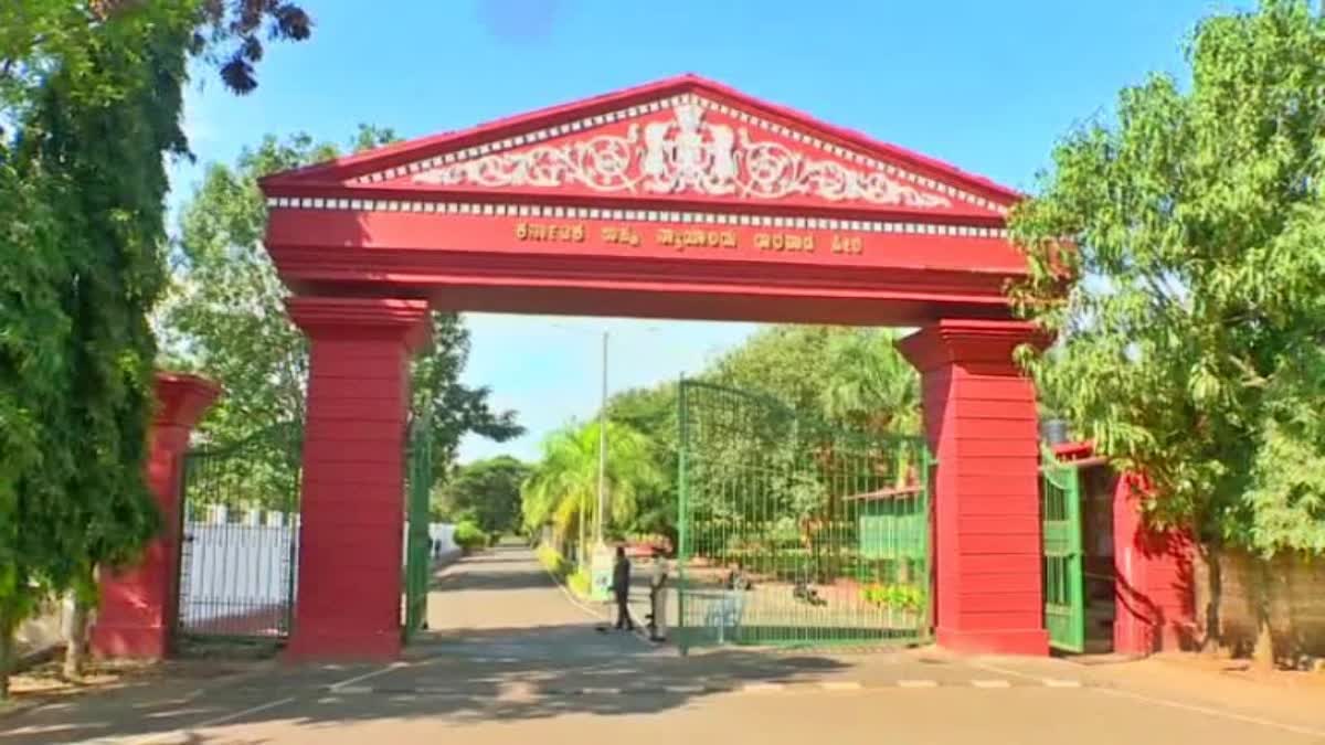 ராணுவ செவிலியர் பணியில் பெண்களுக்கான 100% இடஒதுக்கீடு ரத்து - கர்நாடக உயர் நீதிமன்றம் தீர்ப்பு!, karnataka-hc-strikes-down-law-on-100-percent-womens-quota-in-military-nursing-services