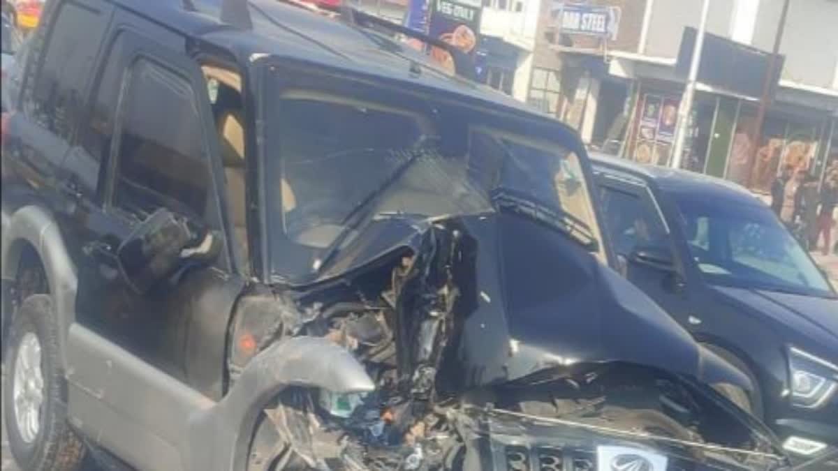 mehbooba-mufti-escapes-unhurt-in-car-accident-in-anantnag
