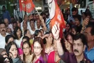16 MLA of Shinde Shiv Sena qualified Shiv Sena cheering outside Balasaheb Bhavan