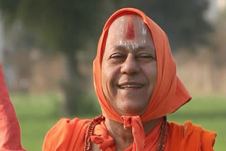 Jagatguru Ramanandacharya Swami Ramnareshacharya Maharaj of Ramanand sect said he had never aspired for anything but he had always been ignored by authorities. He also said that Champat Rai should not work to divide people and should unite everyone.