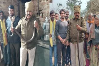 rajgarh constable dinesh catching snakes