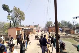 Clash between two groups in Giridih