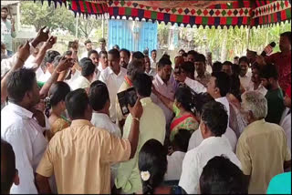 Argument Between Congress Activists In Mahabubabad