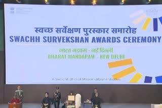 President Droupadi Murmu presents Swach Survekshan awards