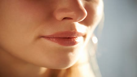 How to Keep Dry Lips Moist