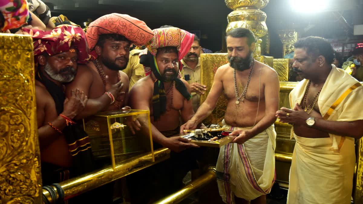 TELANGANA BUSINESS MAN SABARIMALA  GOLDEN PRESENT TO AYYAPPAN PRESENT  അയ്യപ്പന് തെലങ്കാന ഭക്തന്‍ കാണിക്ക  അയ്യപ്പന് സ്വര്‍ണ കാണിക്ക