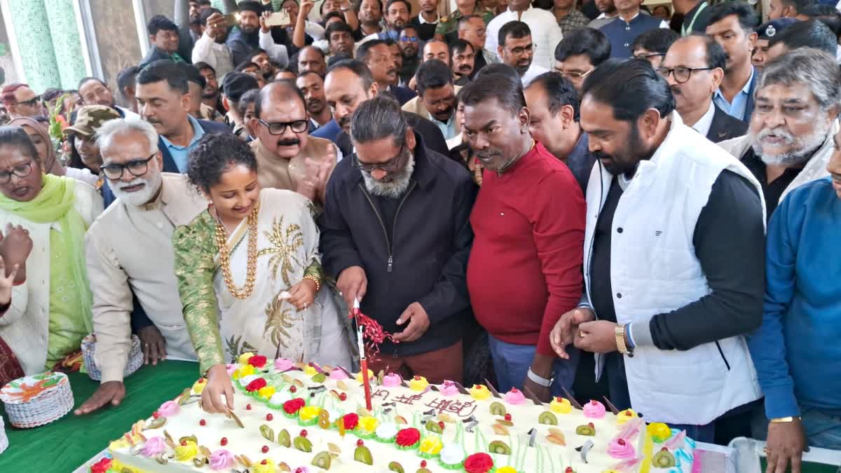 CM Hemant Soren celebrated his father Shibu Soren birthday in Ranchi