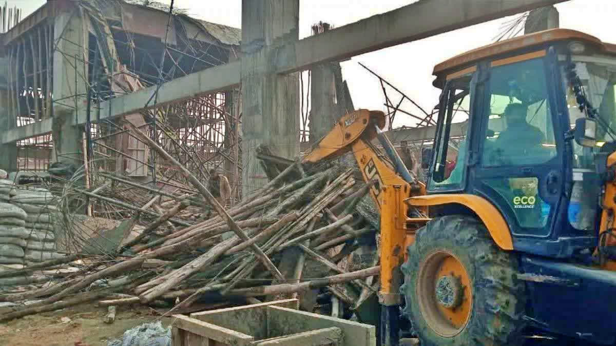 An under construction building at the Kannauj railway station collapsed on Saturday afternoon trapping around two dozen workers under the rubble