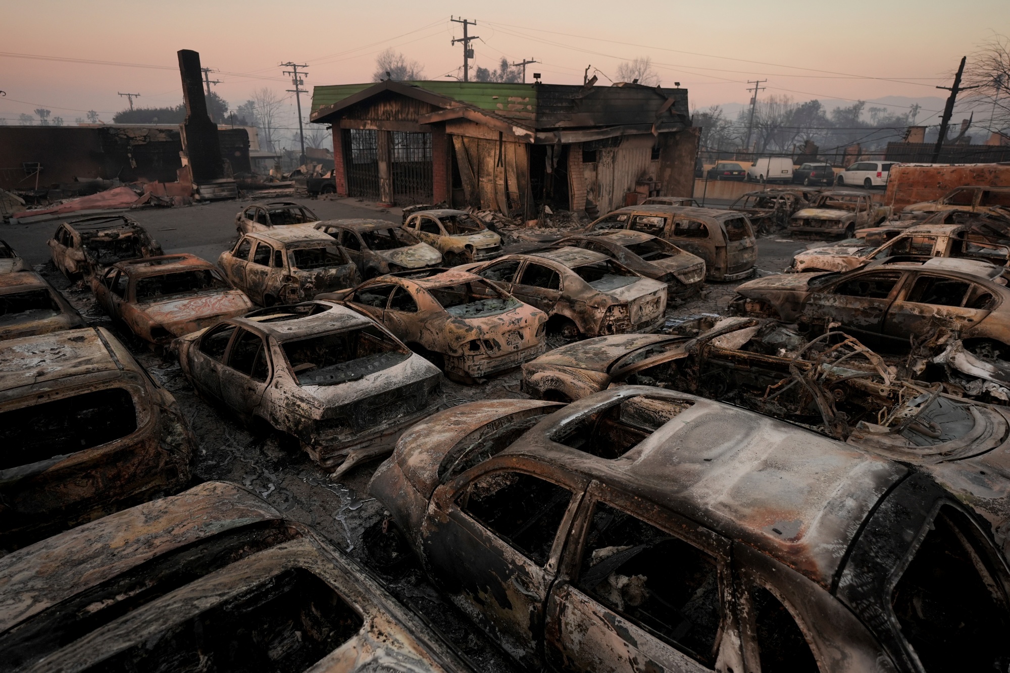 California Wildfires Homes Still Soldering Families Return To Search Ruins For Memories