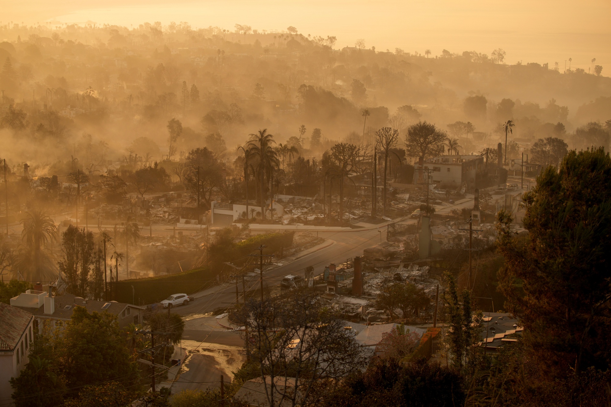 California Wildfires Homes Still Soldering Families Return To Search Ruins For Memories