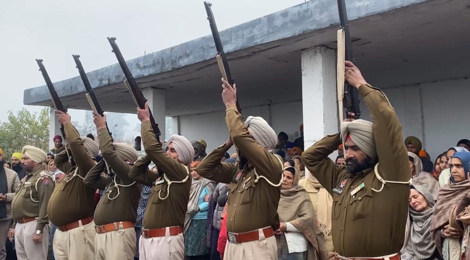 LAST RITES OF MARTYR KARAMBIR SINGH