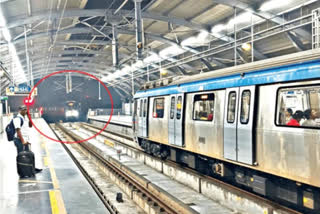 hyderabad-metro-two-trains-on-same-track-cbtc-ensures-safety