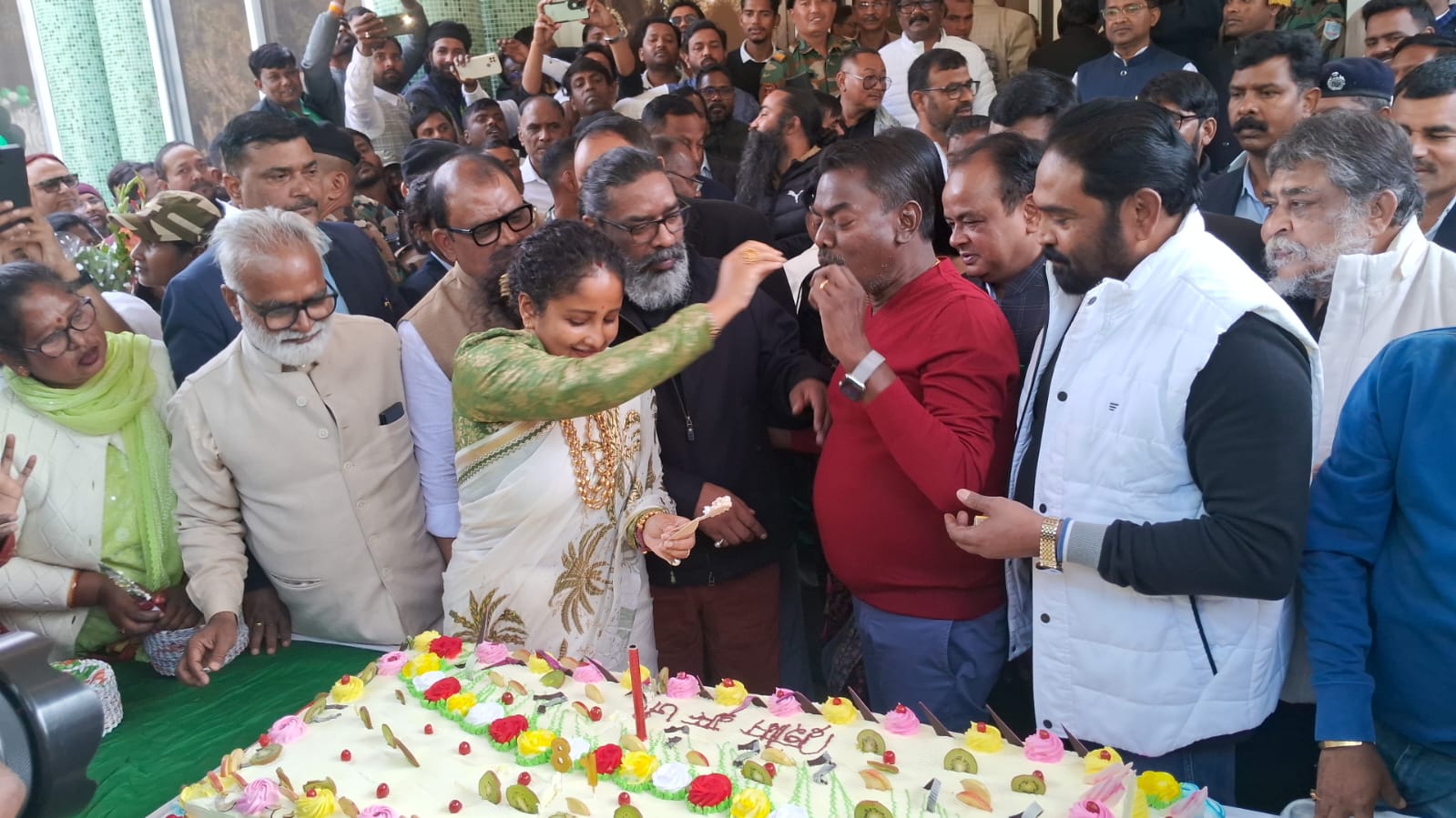 CM Hemant Soren celebrated his father Shibu Soren birthday in Ranchi