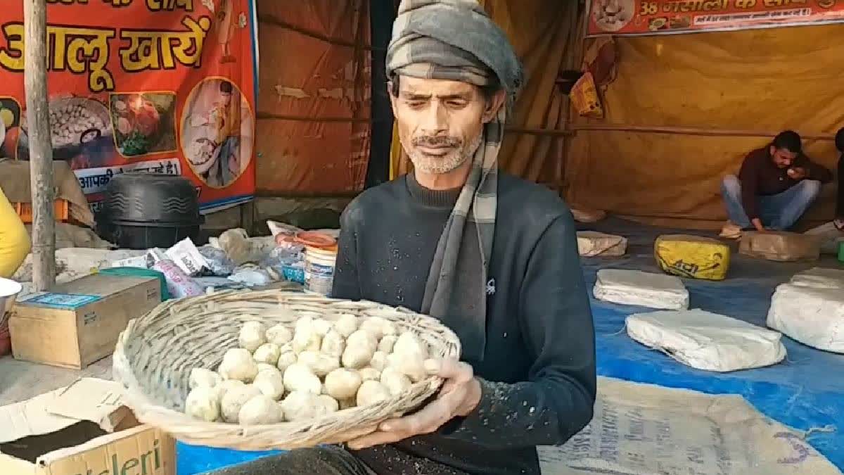 Uttar Pradesh: Roasted Potatoes with Spicy Chutney, a Hot Favourite at Fair in Farrukhabad