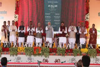 pm-narendra-modi-in-jhabua-mp-inaugrating-starting-development-projects-of-7500-crores