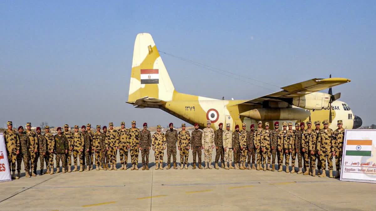 Army peronnel from India and Egypt ahed of the exercise Cyclone.