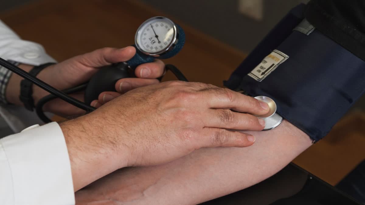 WAYS TO REDUCE HIGH BLOOD PRESSURE  HOW TO LOWER BP NATURALLY  TIPS TO HELP LOWER BLOOD PRESSURE  HOW TO PREVENT HIGH BLOOD PRESSURE