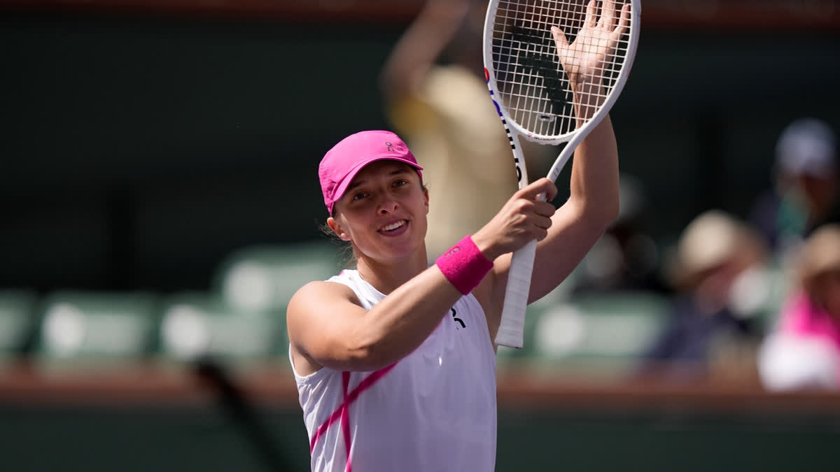 Iga Swiatek took revenge with Linda Noskova, who defeated a Polish professional in the Australian Open, securing a comprehensive victory by 6-4, 6-0 in the third round of the BNP Paribas Open at Indian Wells on Monday.