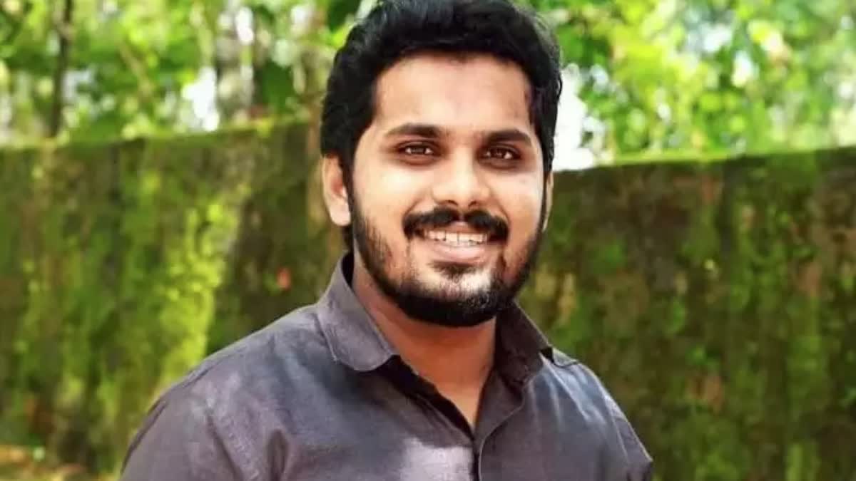 dyfi leadersurrenders  ഡിവൈഎഫ്‌ഐ നേതാവ് ജെയ്‌സൺ ജോസഫ്  Mount Zion Law College  മൗണ്ട് സിയോൺ ലോ കോളേജ്