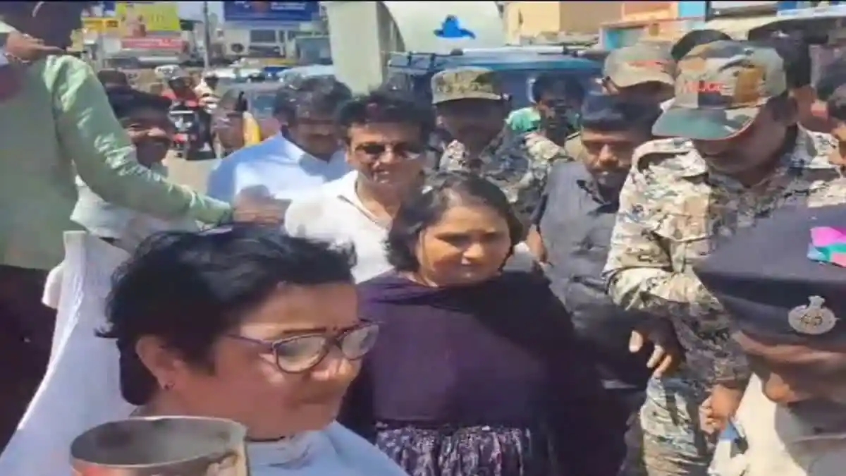 Shivarajkumar with wife Geetha Shivarajkumar