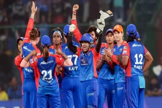बेंगळुरुला शेवटच्या चेंडूवर विजयासाठी 2 धावांची गरज; श्वास रोखून धरणाऱ्या सामन्यात दिल्लीचा 1 धावेनं विजय