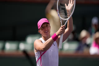 Iga Swiatek took revenge with Linda Noskova, who defeated a Polish professional in the Australian Open, securing a comprehensive victory by 6-4, 6-0 in the third round of the BNP Paribas Open at Indian Wells on Monday.