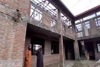 2005کے زلزلے میں تباہ اسکولی عمارت ہنوز تشنہ تکمیل