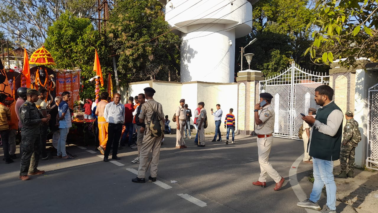 Youth reached Ranchi with chariot from Hazaribag demanding permission to take out procession on Ram Navami