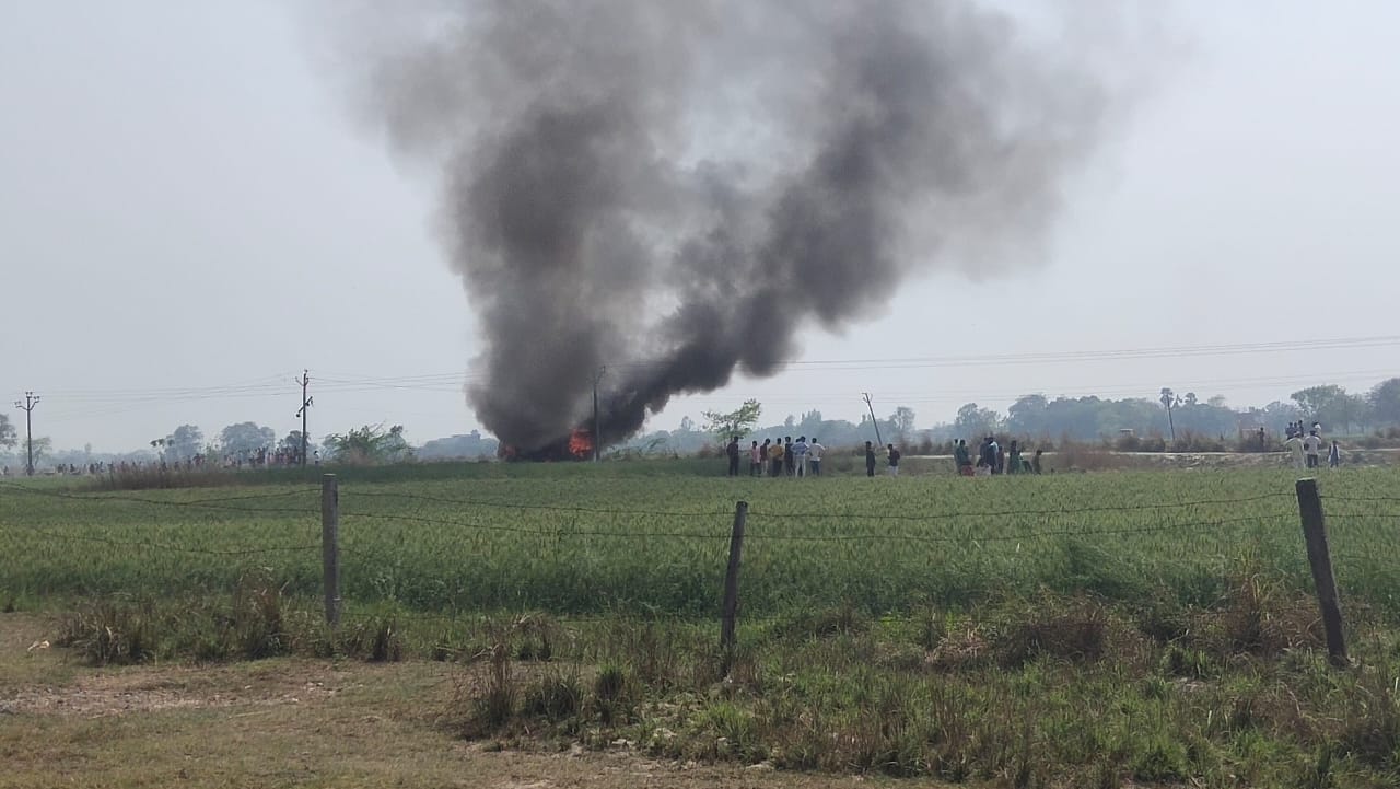 major-accident-in-ghazipur-fire-broke-out-in-the-bus-after-touching-the-hyphenation-line-many-people-reported-burnt