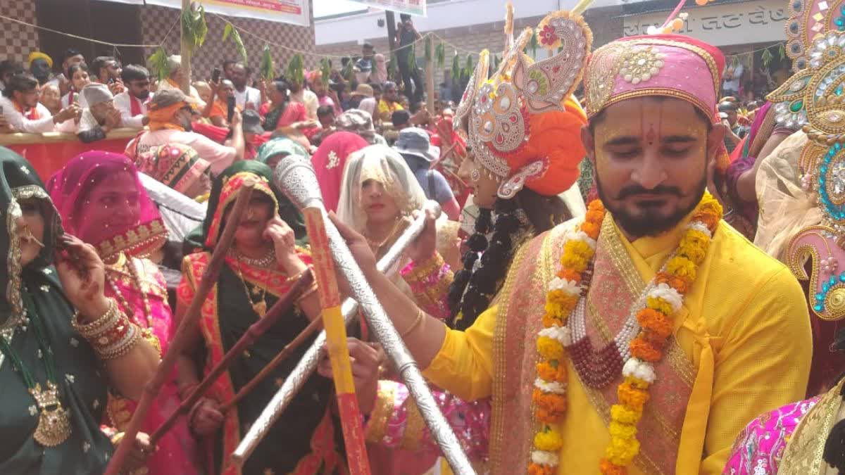 मथुरा-बनारस होली LIVE; गोकुल में खेली जा रही छड़ीमार होली, काशी में मणिकर्णिका घाट पर उड़ रही भस्म यूपी में होली की धूम.