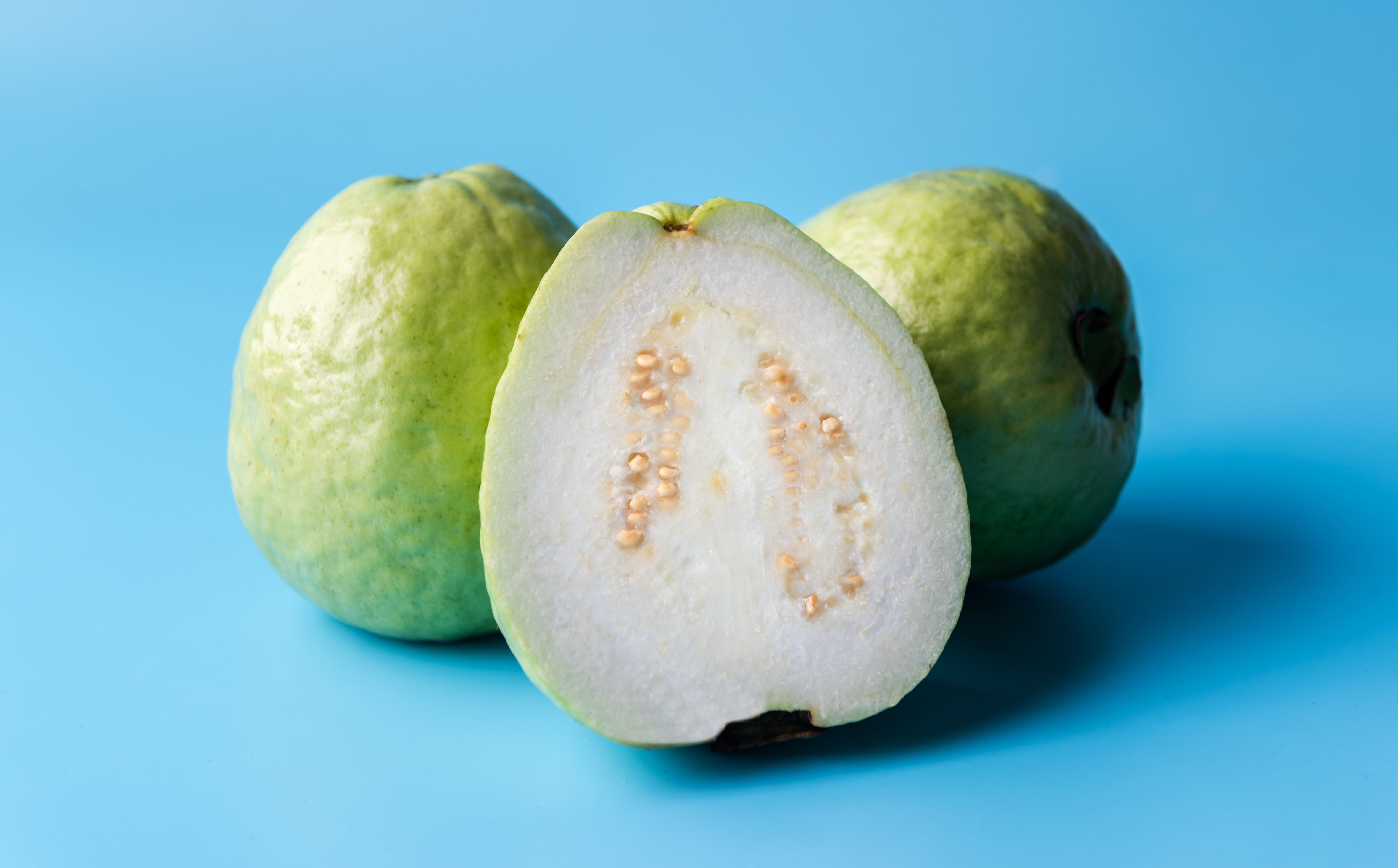 PINK VS WHITE COLOUR GUAVA HEALTH BENEFITS OF GUAVA PINK COLOUR GUAVA BENEFITS