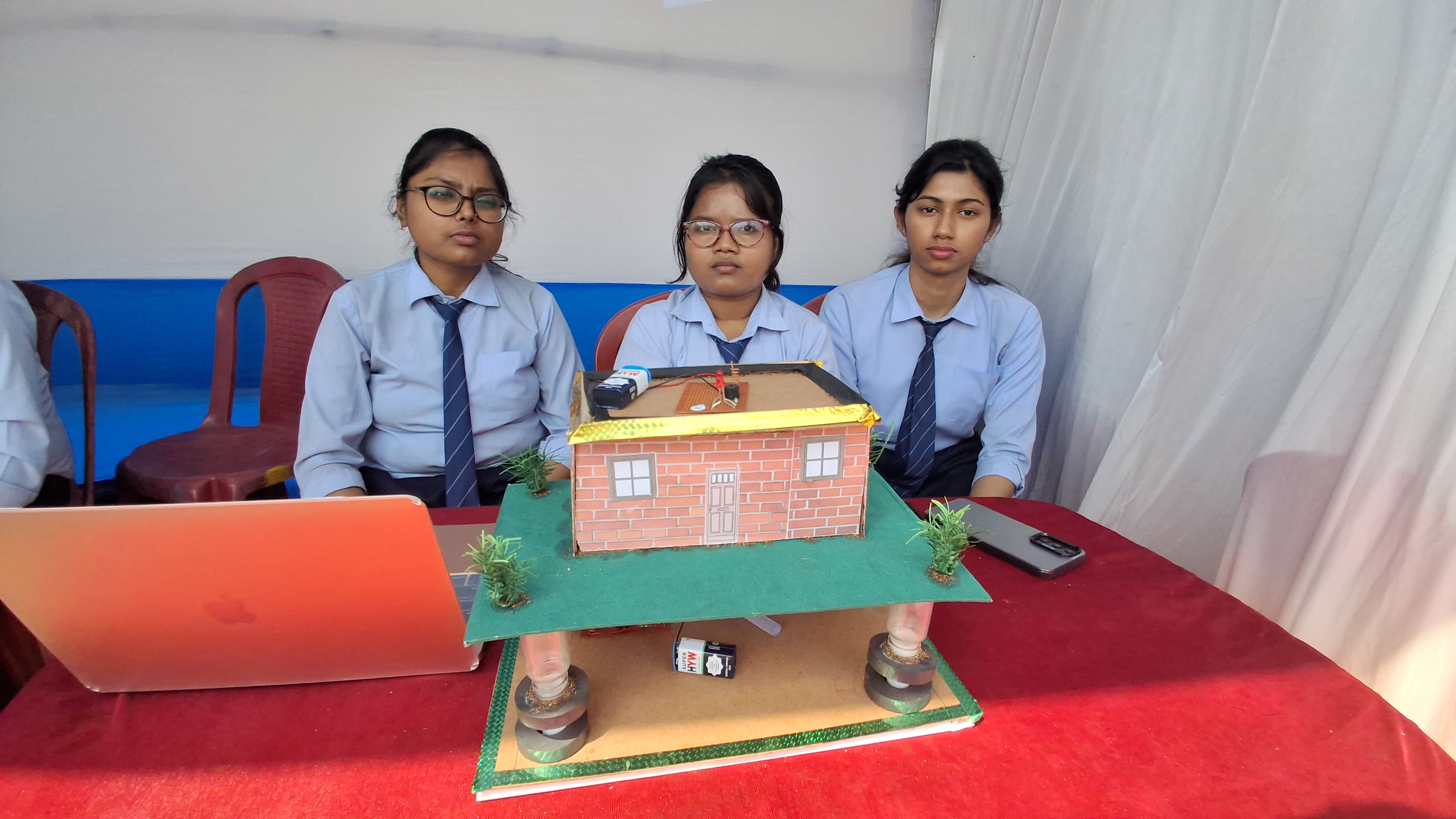 Asansol Students Invent Magnetic House