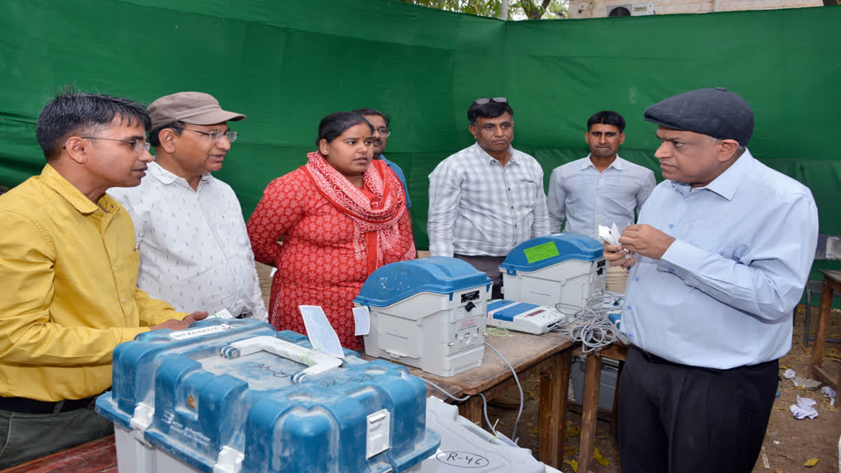 Chief Electoral Officer Praveen Gupta taking stock of EVM machines at Rajasthan College, Jaipur.