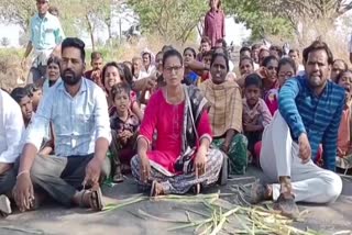Tribals_Protest_for_road_in_Satya_Sai_District