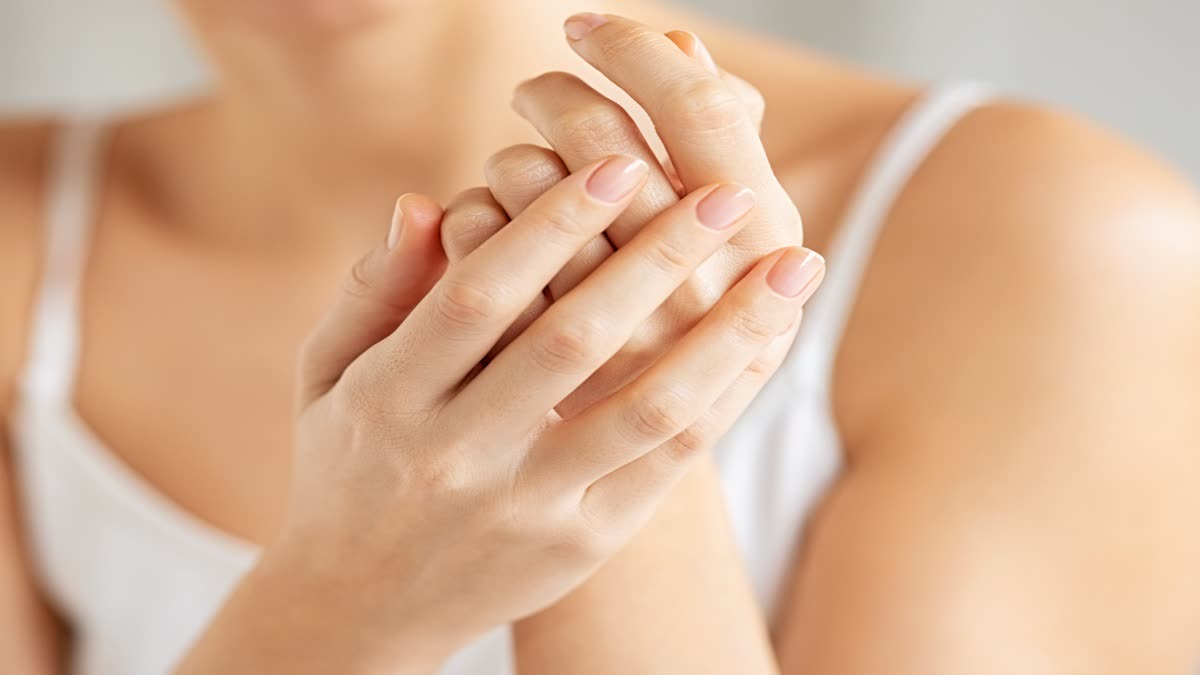 CAUSES OF NAIL COLOR CHANGES