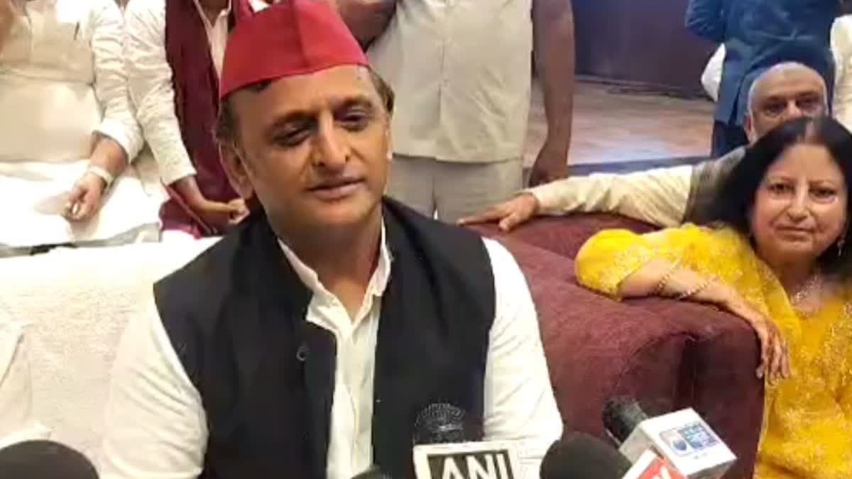 कार्यक्रम में शामिल होने के लिए अलीगढ़ पहुंचे अखिलेश यादव.