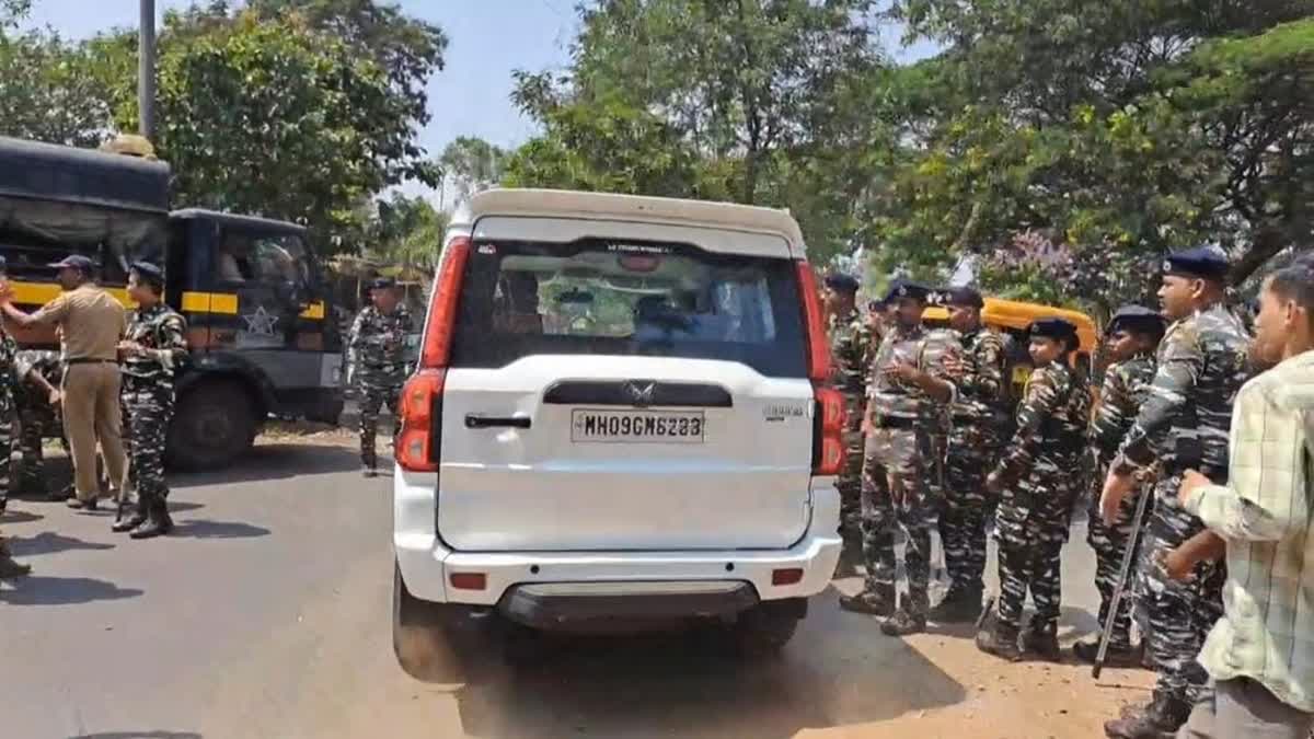 Prashant Koratkar outside Kalamba Jail under police protection