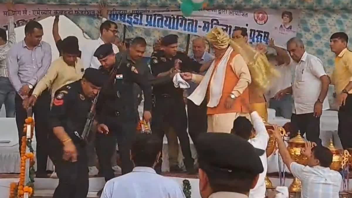 Minister Krishan Lal stage blown away by a strong storm in Charkhi Dadri