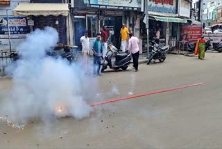 பட்டாசு வெடித்து கொண்டாடிய நயினார் நாகேந்திரன் ஆதரவாளர்கள்