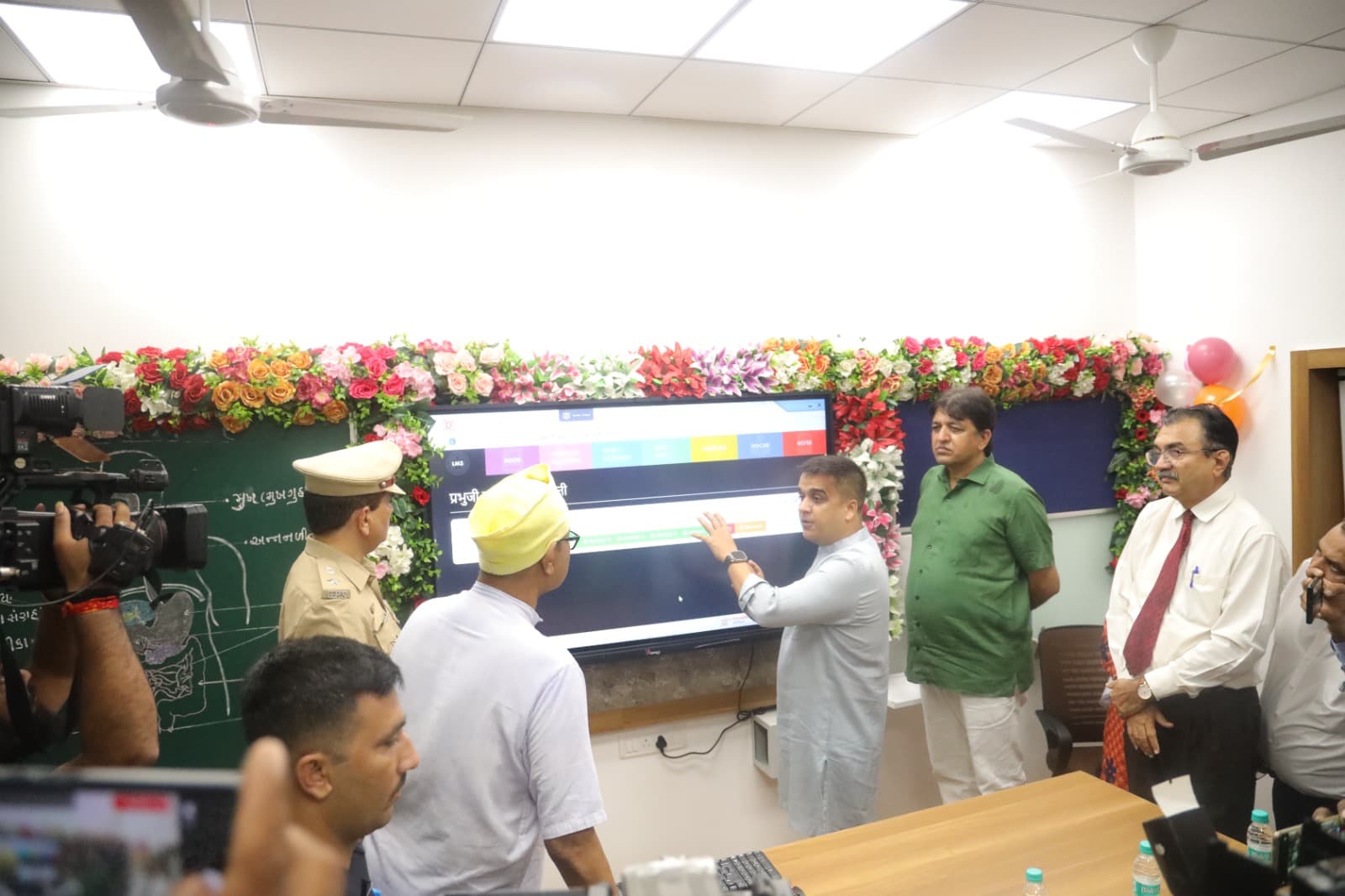 લાજપોર જેલમાં કેદીઓ માટે પાઠશાળા