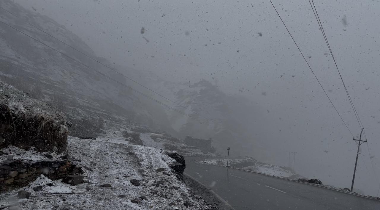 लाहौल स्पीति में हुई बर्फबारी