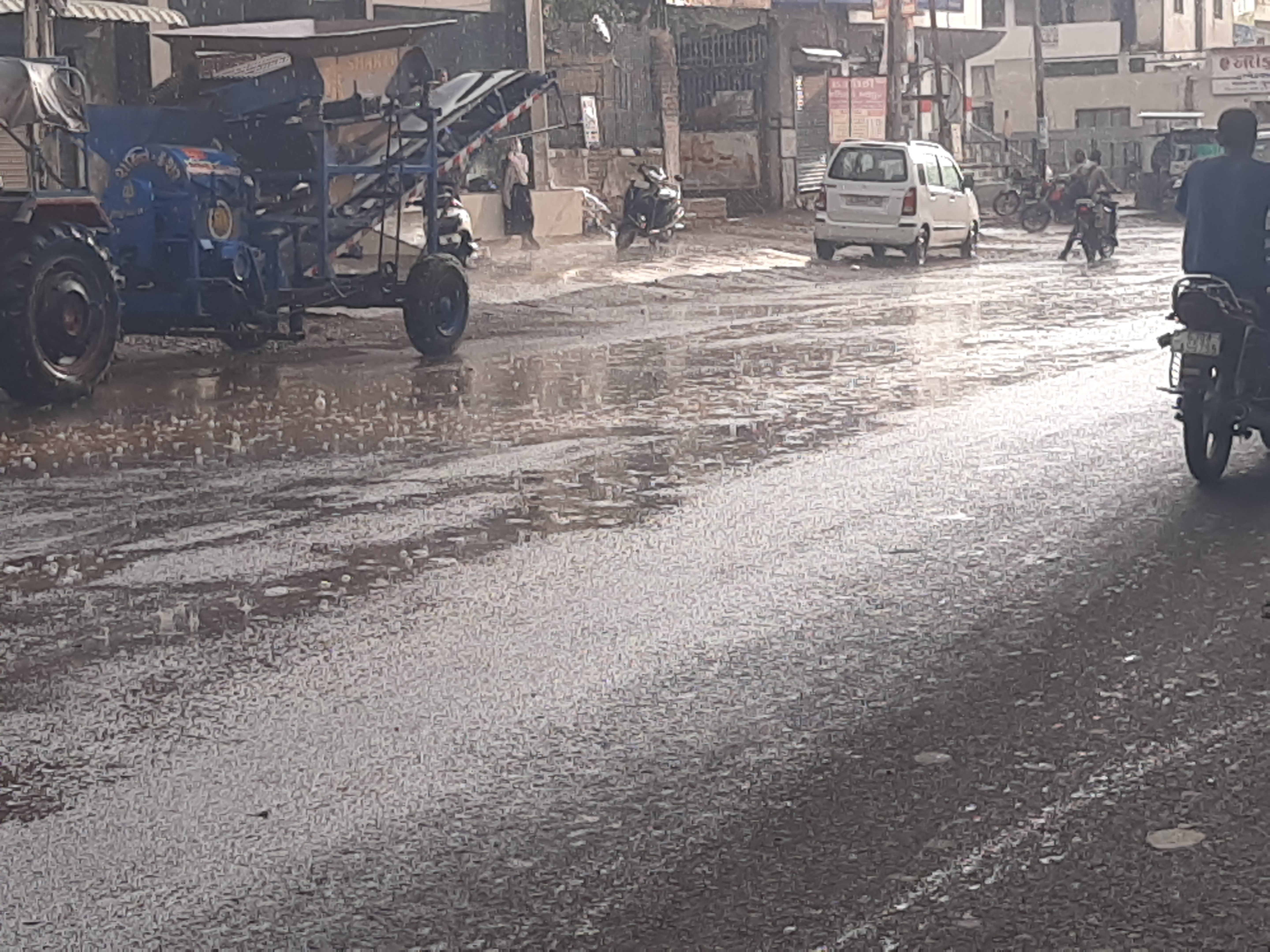 ભાવનગરમાં ગાજવીજ સાથે માવઠું