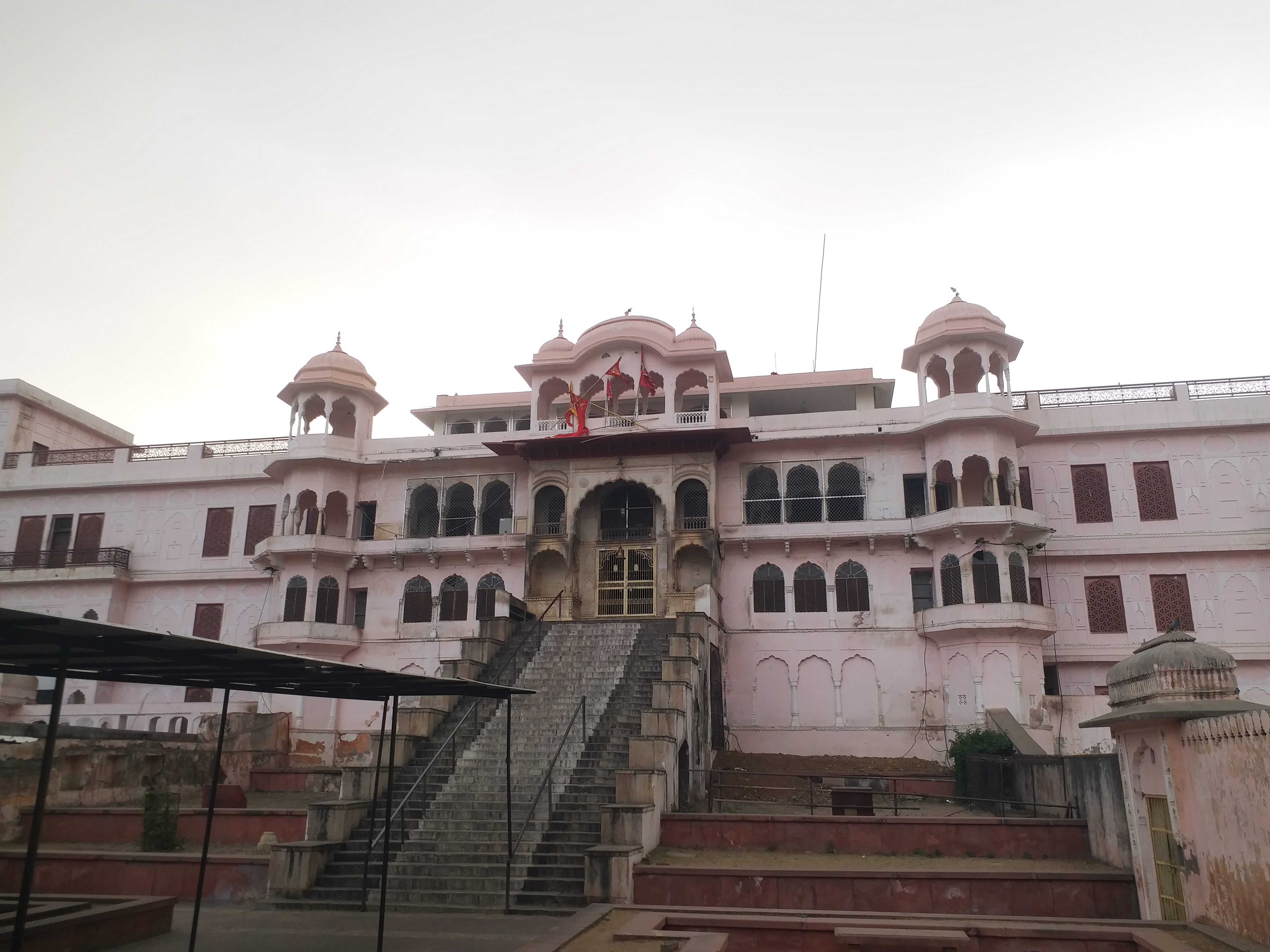 नागर शैली में बना मंदिर