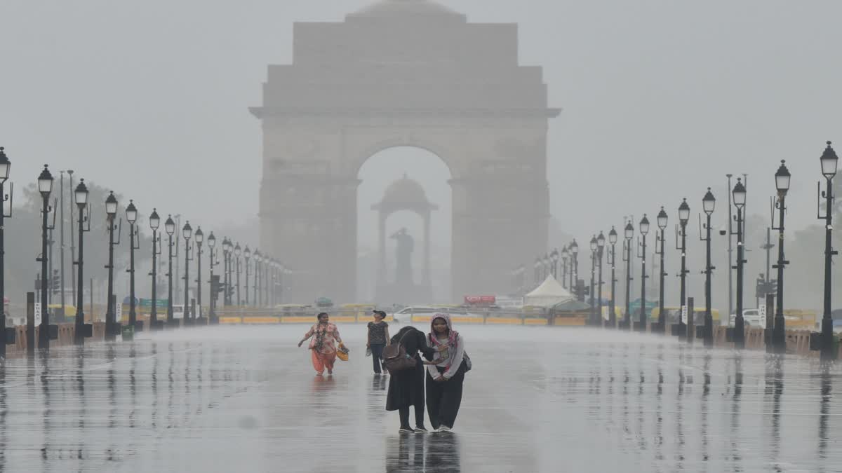 Dust Storm Hits Delhi